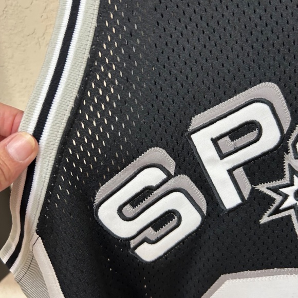 Tim Duncan Authentic Autographed  San Antonio Spurs Jersey.  Nike. Size L. NWT - Picture 9 of 11